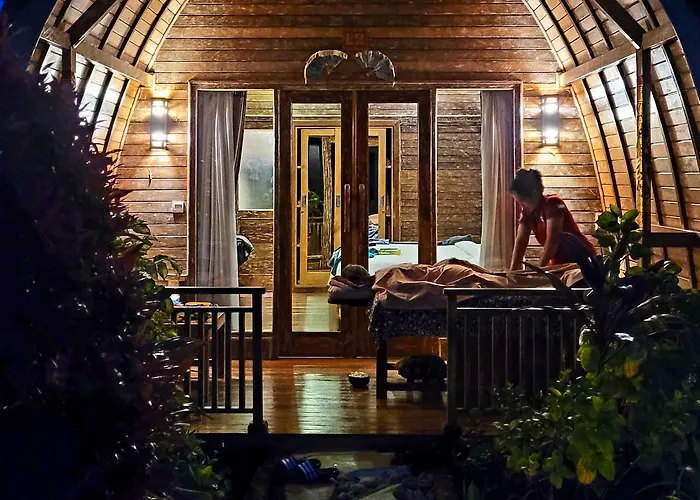 假日公园 Umma Bali Menjangan Retreat 班尤温当